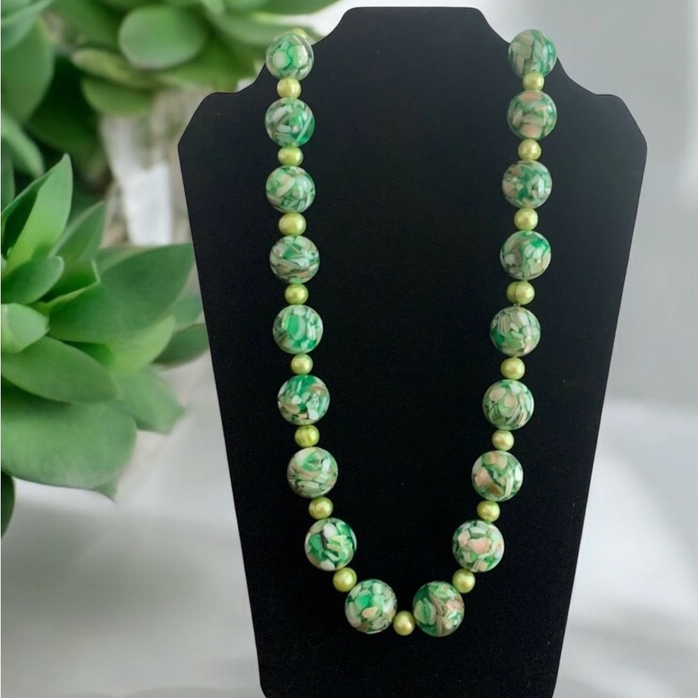 Glass Bead Necklace w/Shells&Mother of Pearl